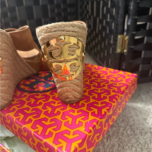 Tory Burch Tan Mules Suede Clogs - Picture 3 of 8